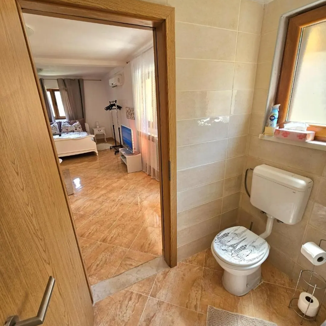 Apartment Miska & Studio Roki Dračevac