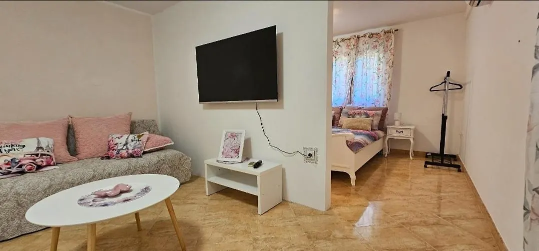 Apartment Miska & Studio Roki Dračevac