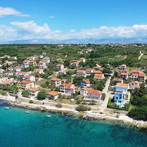 https://apartments-moira-i-loli.hotelinzadar.com